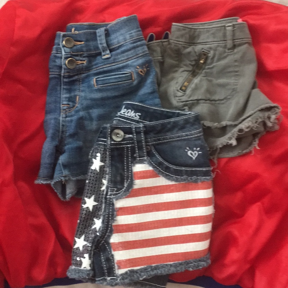 🇺🇸(Justice & Abercrombie) Lot of three shorts